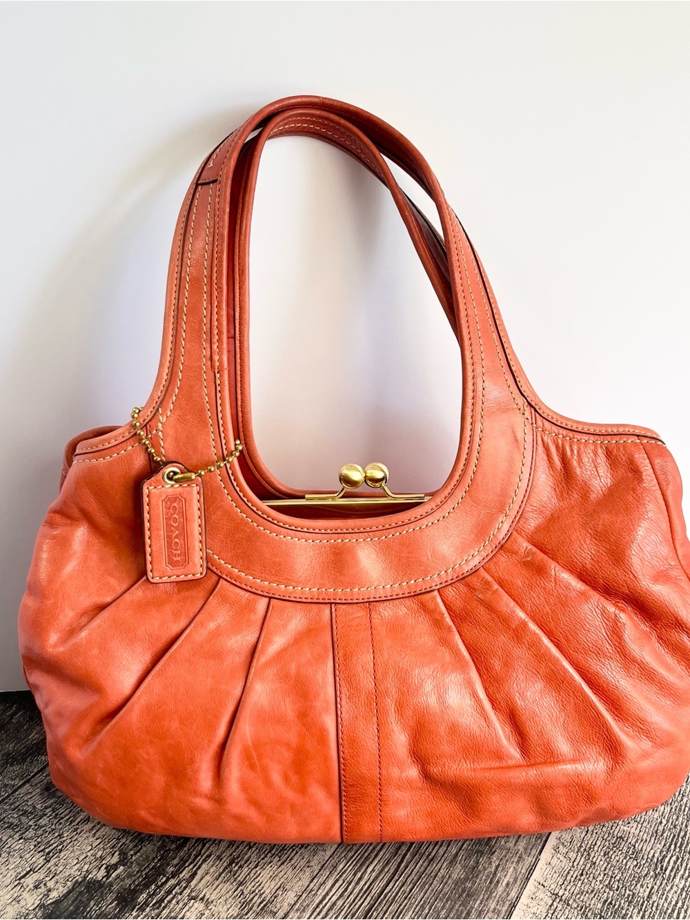 Vintage Coach Orange Leather Shoulder Bag with Kiss-Lock Closure